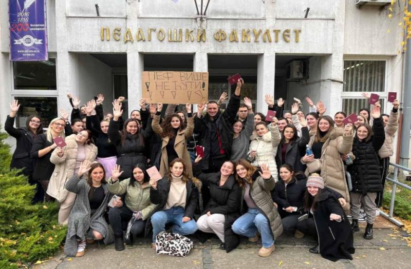 A zombori Pedagógiai Kar diákjai is bekapcsolódtak a blokád akciójába.