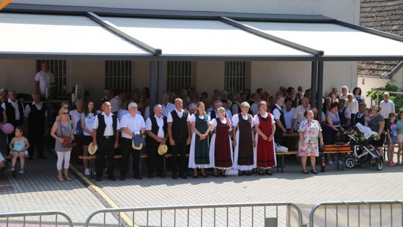 Tánc, zene, és ínycsiklandó illatok – Kisapostagon életre kelt a falunapi ünnepség (videóval és képgalériával)
