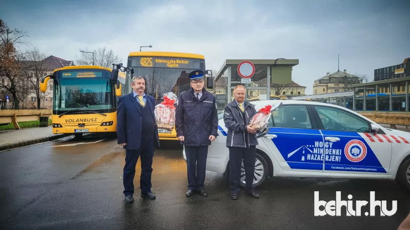 Hosszú időn keresztül baleset nélkül dolgozó buszsofőröket jutalmazott a rendőrség.