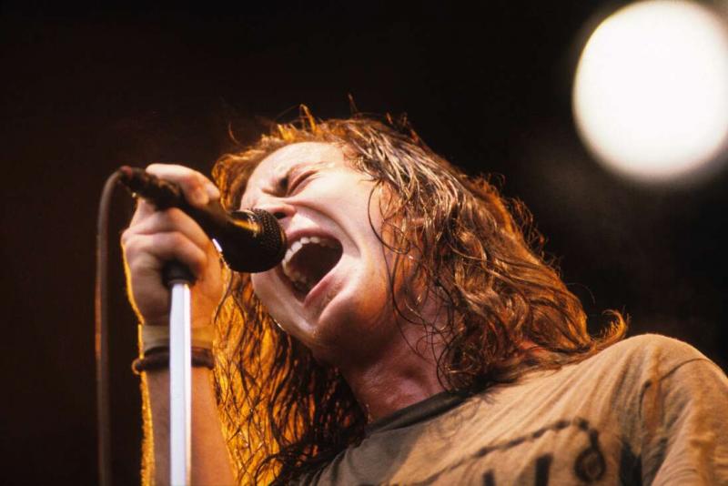 Eddie Vedder, a 60 éves rocklegenda, nem csupán a Pearl Jam frontembereként és az 