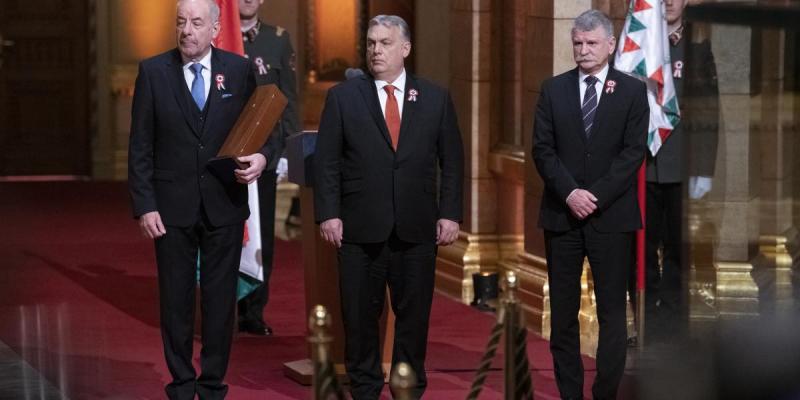 Orbán Viktor legújabb határozata nyilvánosságra került, és az idei Kossuth- és Széchenyi-díjak elbírálásában fontos szerepet játszik Eperjes Károly és Vidnyánszky Attila is, akik szintén a döntéshozó bizottság tagjai közé tartoznak.