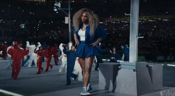 Feltárult, mi áll a háttérben, amiért Serena Williams a Super Bowl félidős show-jában táncra perdült – nézd meg a videót!