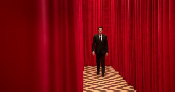 Elfogadnád David Lynch rendezői székét, vagy inkább a Twin Peaks ikonikus piros függönyét hoznád be az otthonodba? - Könyves magazin