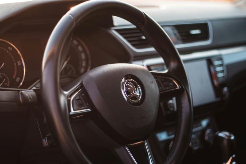 A Škoda sikeresen megelőzte a Teslát az európai elektromosautó-piacon, ezzel új mérföldkőhöz érkezett a kontinens elektromobilitásában.