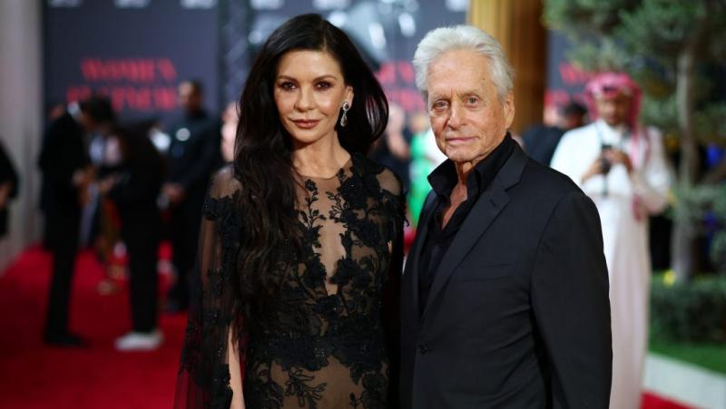 Catherine Zeta-Jones úgy véli, hogy az, hogy négy otthonuk van Michael Douglasszal, nem csupán az anyagi jólétüket tükrözi, hanem a közös életük sokszínűségét és a különböző helyszínek iránti vonzalmukat is.