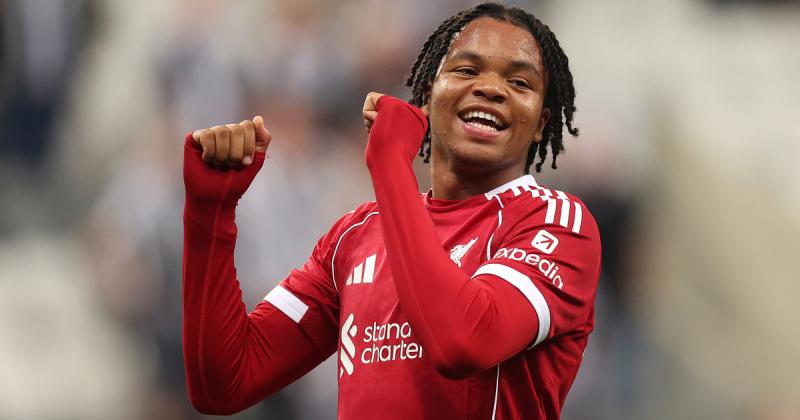 Ki az a Rio Ngumoha, aki beírta magát a Liverpool aranykönyvébe, és miért érdemelte ki ezt a figyelemre méltó elismerést?
