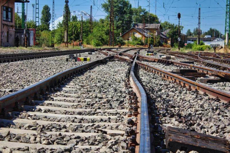 Lázár János véleménye szerint Magyar Péter felelőssége, hogy a MÁV egymilliárd eurós veszteséget könyvelhetett el, miközben a döntés még mindig a jövő zenéje.