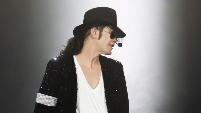 Darvai Károly több mint tízmillió forintot fektetett bele abba, hogy megjelenése hasonlítson Michael Jackson ikonikus stílusára.