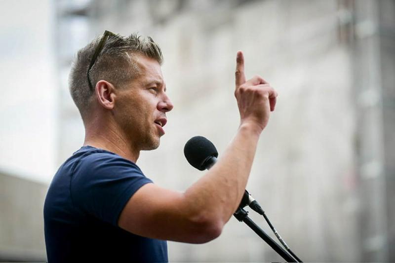 Magyar Péter véleménye alapján Orbán Viktor amerikai látogatása érdekes és sok szempontból meghatározó esemény lehet. Az utazás során számos politikai és gazdasági kérdést érinthet, amelyek hatással vannak Magyarország és az Egyesült Államok kapcsolatára.