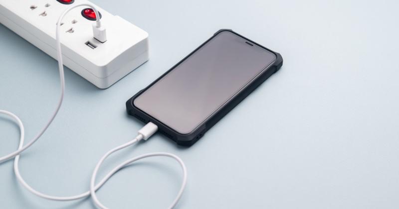 Te is mindig a maximumra töltöd a telefonodat? Akkor érdemes tudnod ezt!