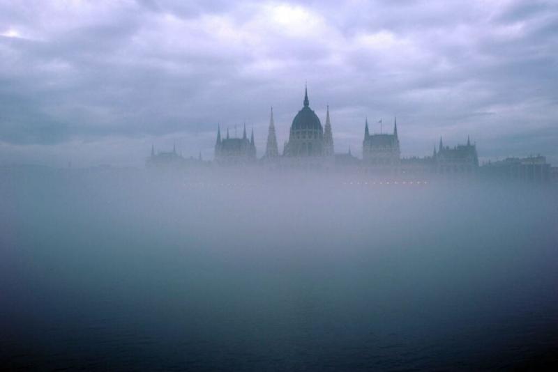 Több napon át figyelmeztetéseket adtak ki: hidegfront érkezik, és az országot szürke köd borítja majd be.