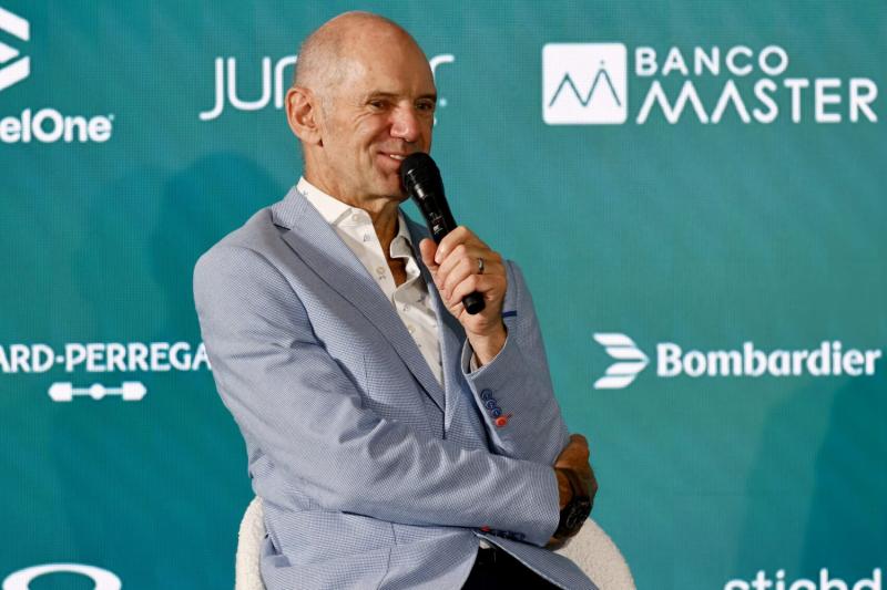 Adrian Newey zűrzavaros állapotba került, és úgy tűnik, hogy még a felesége is elégedetlenségét fejezi ki vele kapcsolatban.